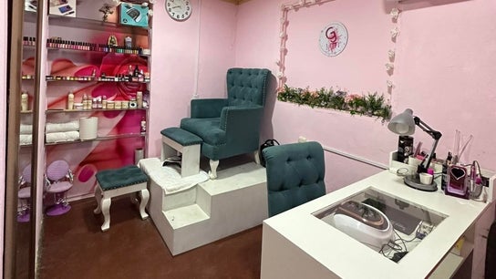 GJ eyelashes & Nails