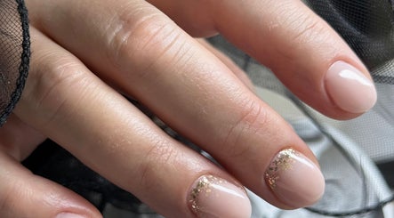 Elegant glitter manicure at Daria Art & Grace Nail Studio, Eindhoven, Noord-brabant, NL.