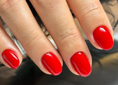 Red manicured nails at Daria Art & Grace Nail Studio, Eindhoven, Noord-brabant, NL.