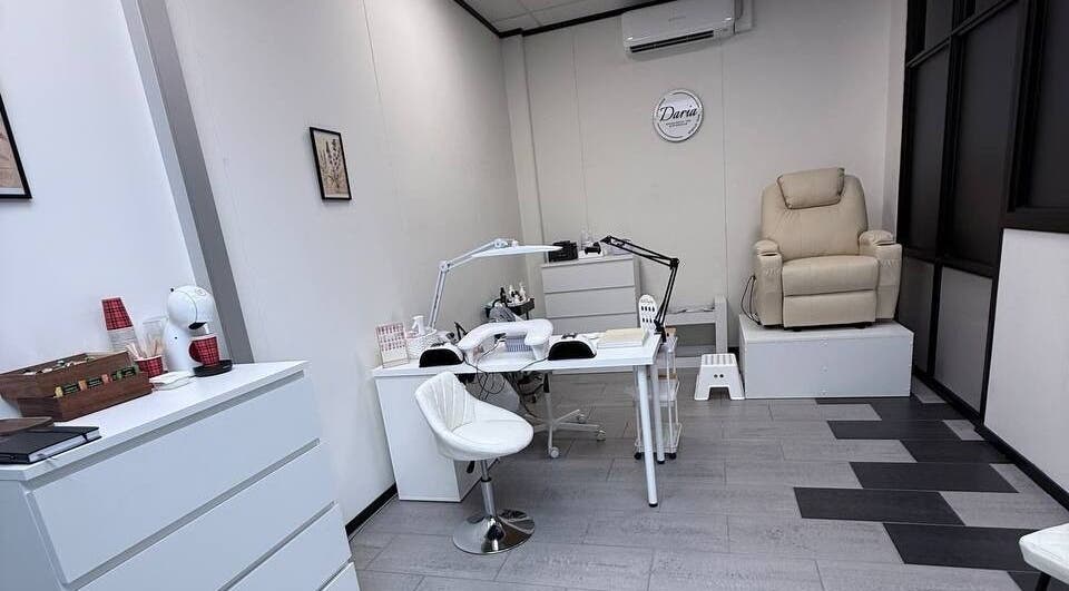 Daria Art & Grace Nail Studio in Eindhoven, Noord-brabant, NL showcasing a modern, elegant interior with nail care stations.