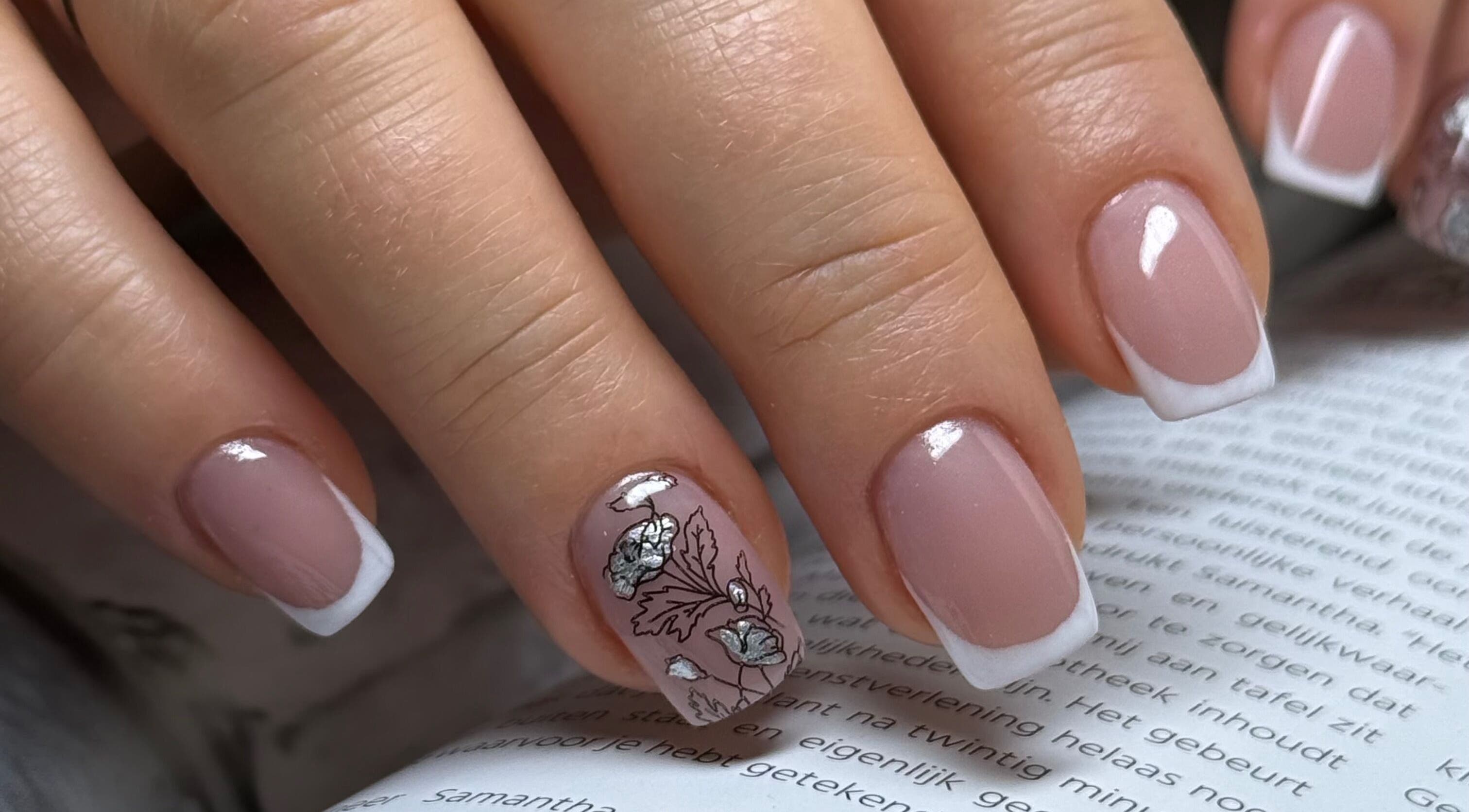Elegant French manicure with floral art at Daria Art & Grace Nail Studio, Eindhoven, Noord-brabant, NL.