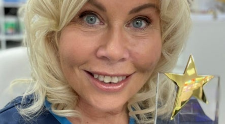 Michelle's Waist Management - Award Winning Consultant image 2