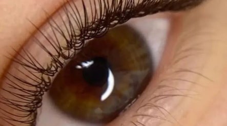 Close-up of enhanced lashes at Xtenzie Hair, San Ġwann, MT, showcasing expert beauty services.