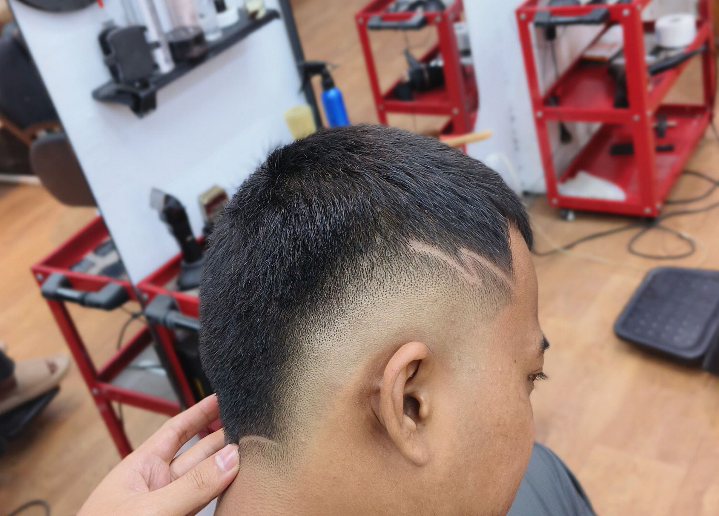 Gaya rambut pria terkini di Reso Haircut, Jawa Barat, Jawa Barat, ID yang menampilkan potongan kreatif.