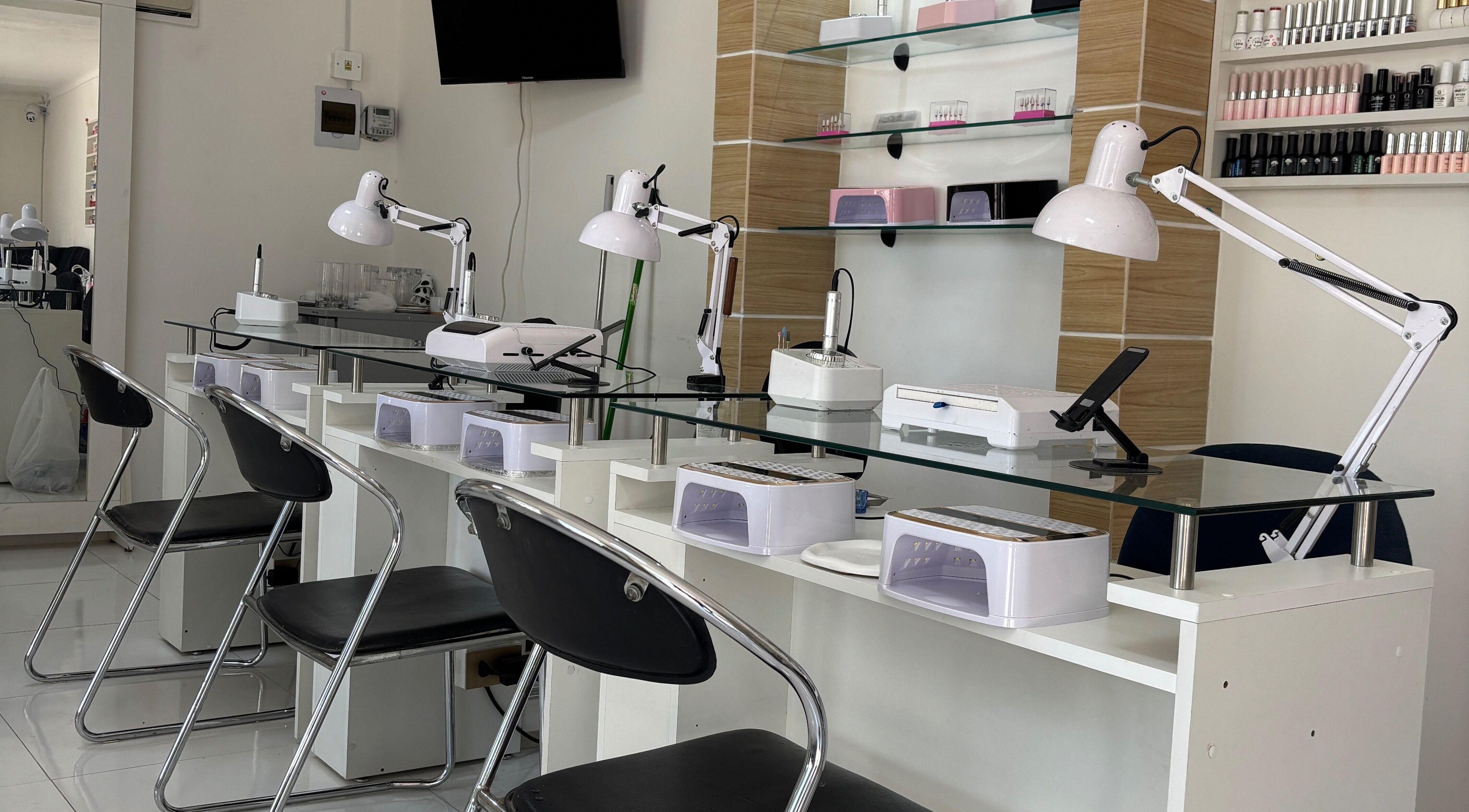 Área de manicura en Emilio Pedraza Studio, Santa Cruz De La Sierra, Departamento De Santa Cruz, BO.