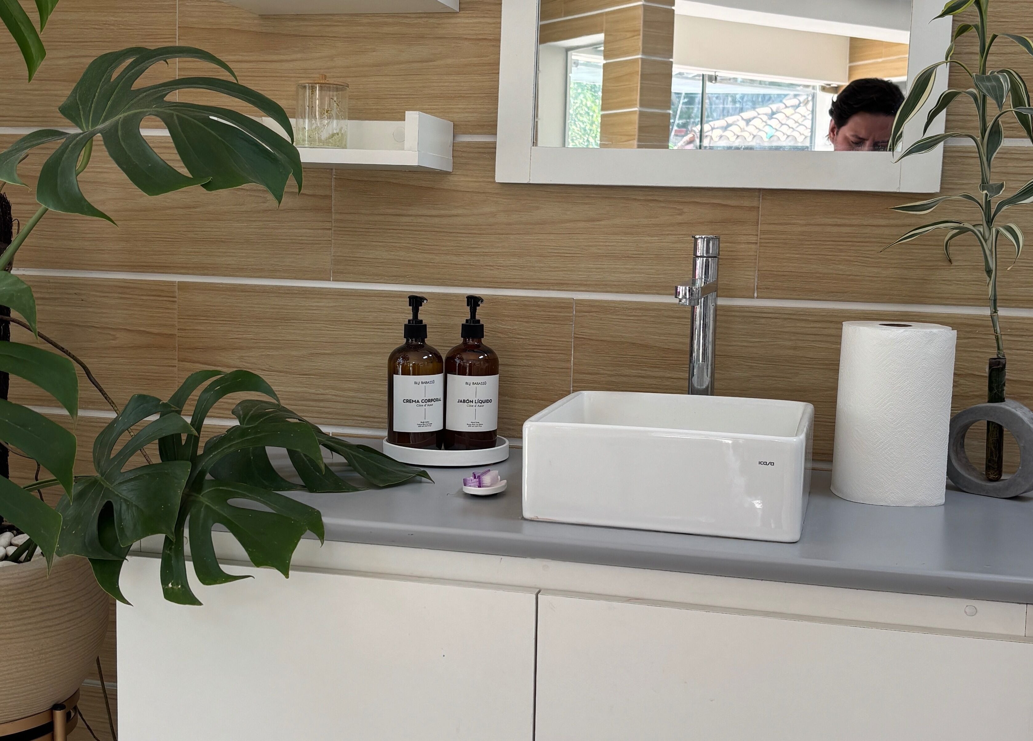 Lujosa estación de lavabo en Emilio Pedraza Studio, Santa Cruz De La Sierra, Departamento De Santa Cruz, BO.