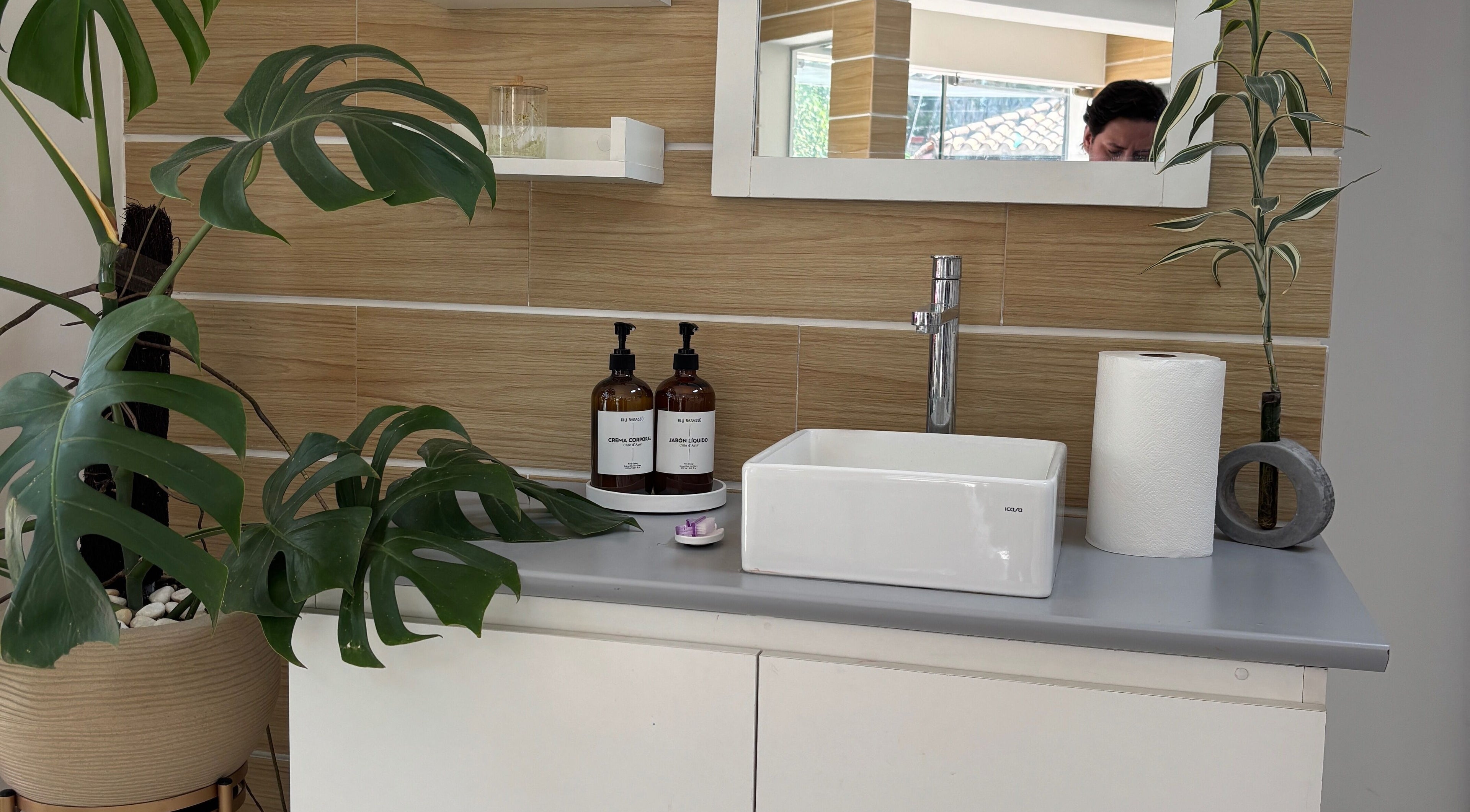 Lujosa estación de lavabo en Emilio Pedraza Studio, Santa Cruz De La Sierra, Departamento De Santa Cruz, BO.