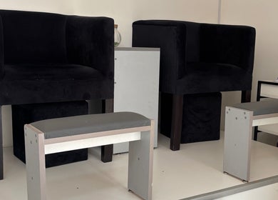 Elegantes sillas negras en Emilio Pedraza Studio, Santa Cruz De La Sierra, Departamento De Santa Cruz, BO.