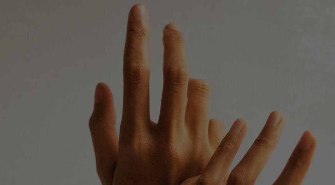 Manos relajadas en Svp Estética Integral, Mar Del Plata, Provincia De Buenos Aires, AR, realzando la belleza