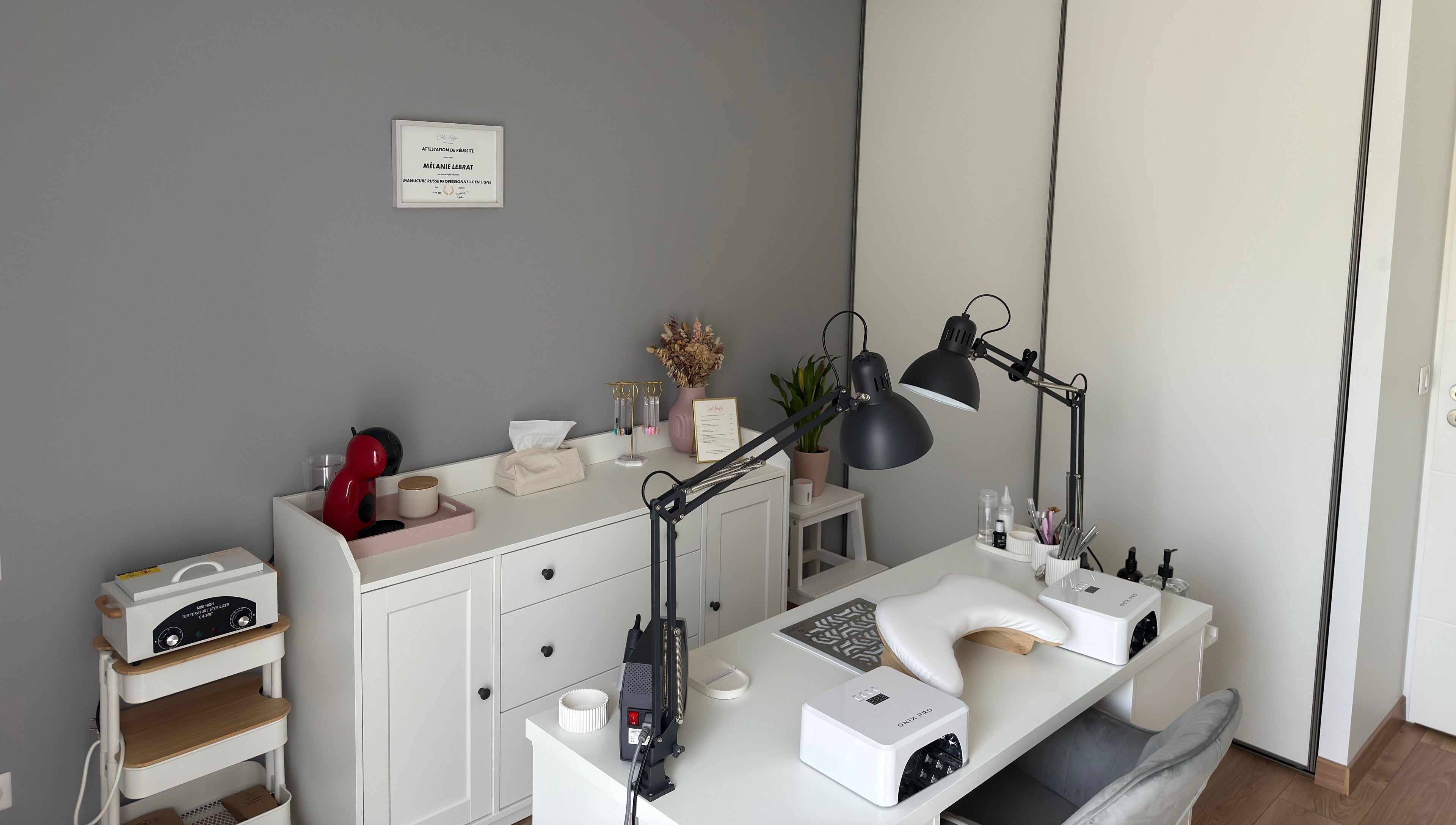 Cabinet de beauté Mélanie Lebrat à Jaleyrac, Auvergne-rhône-alpes, FR avec décoration moderne.