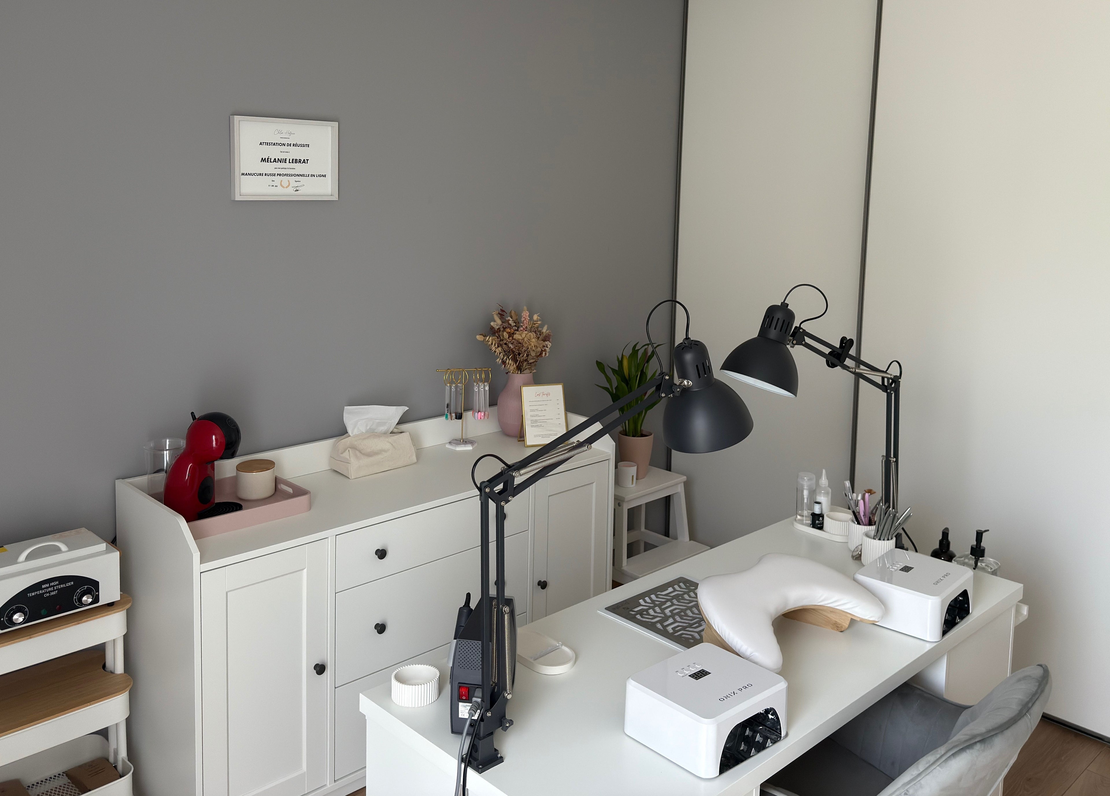 Cabinet de beauté Mélanie Lebrat à Jaleyrac, Auvergne-rhône-alpes, FR avec décoration moderne.