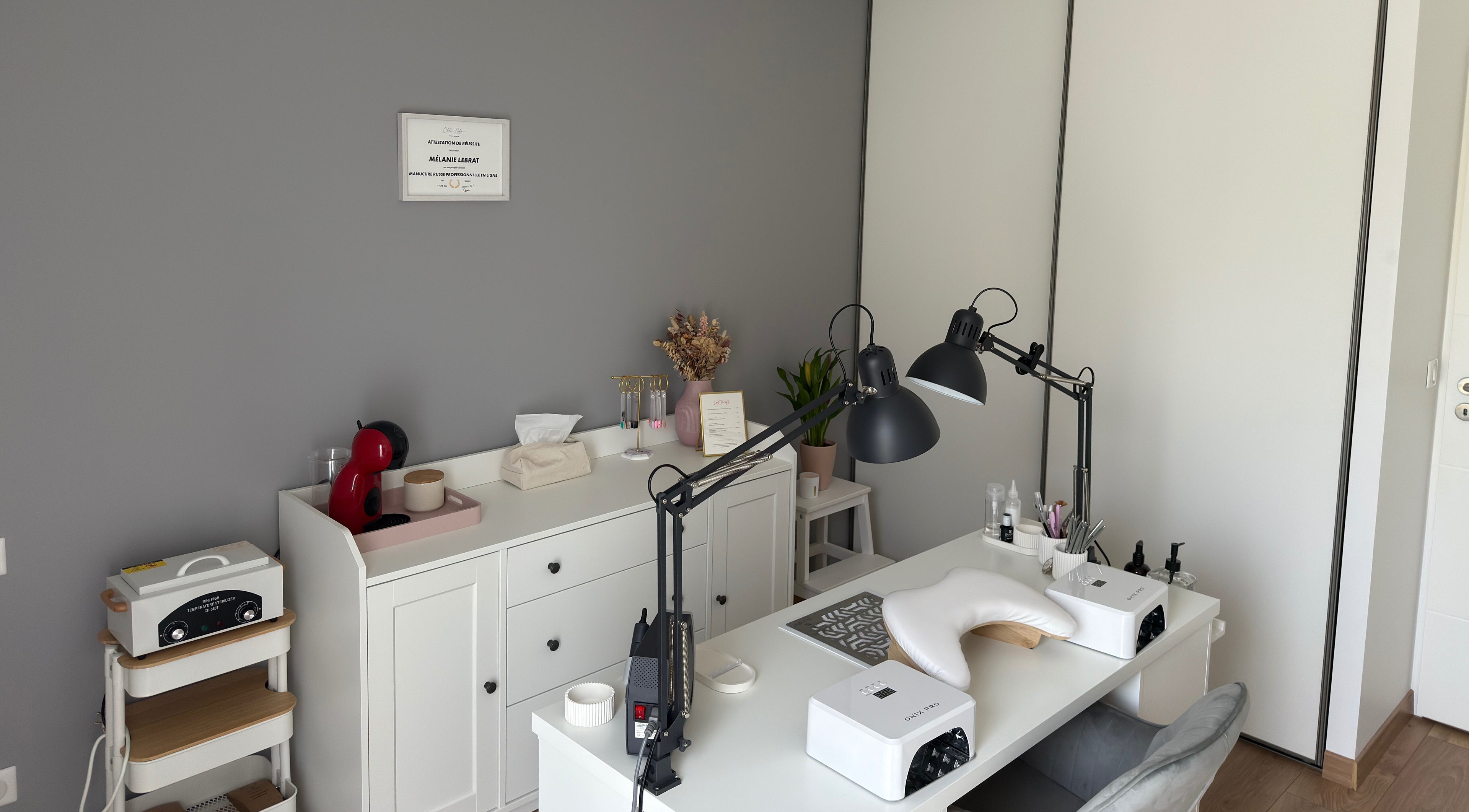 Cabinet de beauté Mélanie Lebrat à Jaleyrac, Auvergne-rhône-alpes, FR avec décoration moderne.