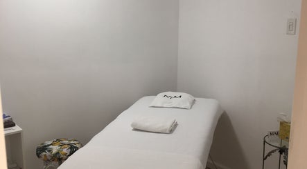 Relaxing treatment room at MPM STUDIO (Chelsea) Mens Grooming, Mens Waxing, Mens Laser in New York, New York, US.