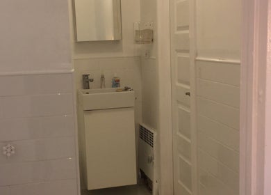 Clean, white washroom at MPM STUDIO (Chelsea) Mens Grooming, Mens Waxing, Mens Laser in New York, New York, US.