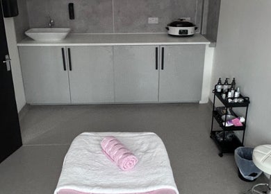Calm treatment room at Laser Luxe Aesthetics, Glasgow, Scotland, GB designed for relaxing beauty treatments.