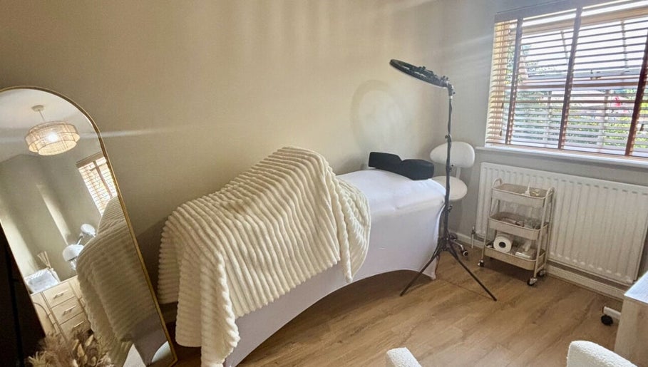 Cozy treatment room at Skin Therapy by Kiren in Woodley, England, GB with a comfortable massage bed.