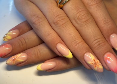 Elegant floral and gradient nail art at Heather Elizabeth Beauty, Bury Saint Edmunds, England, GB.