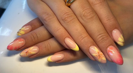 Elegant floral and gradient nail art at Heather Elizabeth Beauty, Bury Saint Edmunds, England, GB.