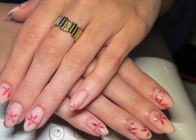 Elegant floral nail art at Heather Elizabeth Beauty, Bury Saint Edmunds, England, GB.