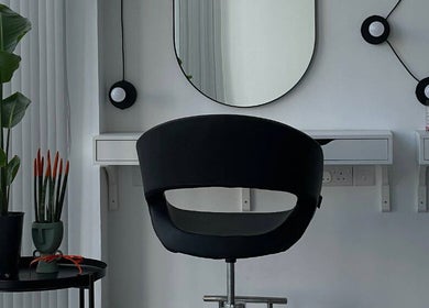 Contemporary salon chair with a stylish mirror at HEY BEAUTY, Lemesos, Lemesos, CY.
