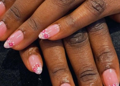 Beautiful floral nail art by Mari Guimaraes in Dublin, County Dublin, IE. Enhancing natural beauty with elegance.