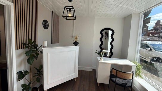 Aura Nail Studio