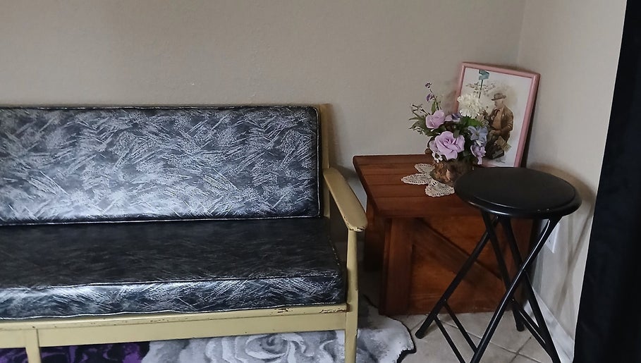 Cozy seating area at Ashley Menoksy nails, Brandon, Florida with rustic decor and floral accents.