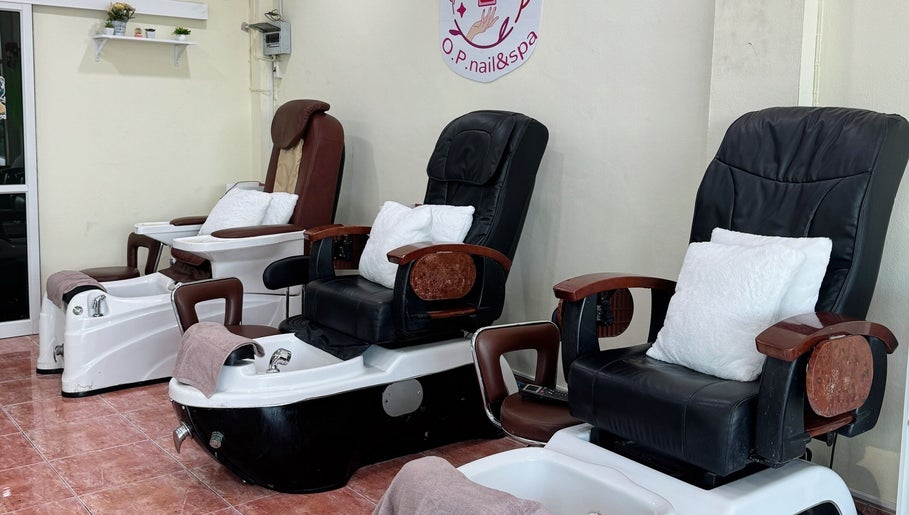 เก้าอี้สปาหรูหราใน O.P.nail&spa ตำบลตะเคียนเตี้ย ชลบุรี TH