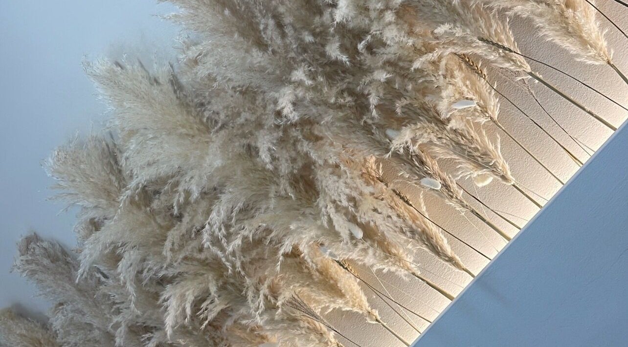 Διακόσμηση με pampas grass στο GlowLift Studio | Academy, Περιστέρι, GR.