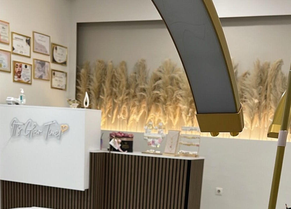 Εσωτερική θέα του GlowLift Studio | Academy στο Περιστέρι, GR με κομψή διακόσμηση και φωτισμό.