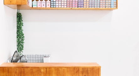 Verandaの受付カウンター、Chang Wat Chon Buriの落ち着いた装飾。