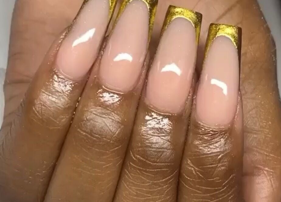 Elegant gold-accented nails at Layanails, Nassau, New Providence, BS, showcasing glossy manicure.
