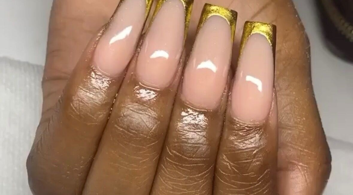 Elegant gold-accented nails at Layanails, Nassau, New Providence, BS, showcasing glossy manicure.