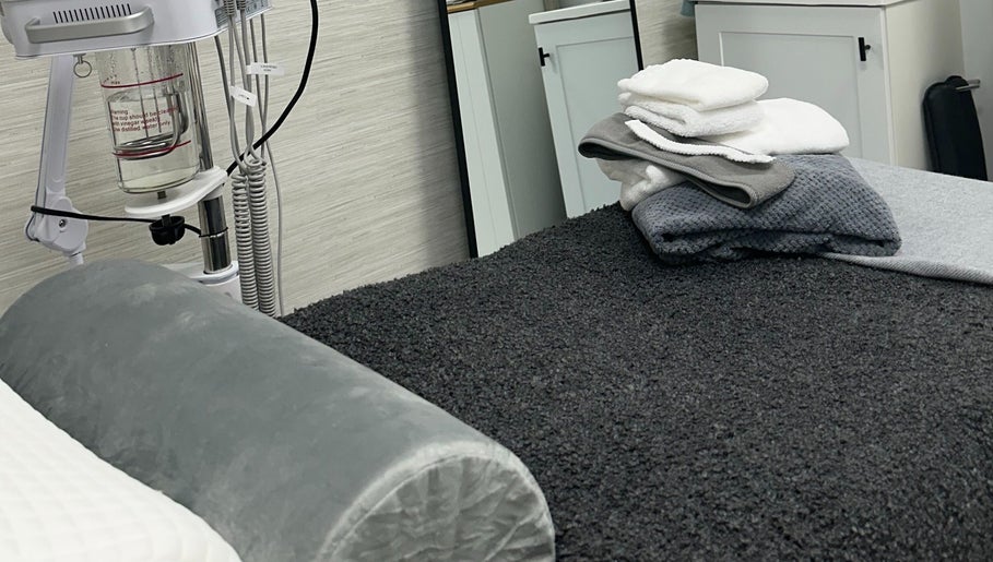 Relaxing spa treatment room at Saona Beauty Clinic, Pembroke Pines, Florida, US with fresh towels and equipment.