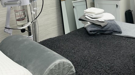 Relaxing spa treatment room at Saona Beauty Clinic, Pembroke Pines, Florida, US with fresh towels and equipment.