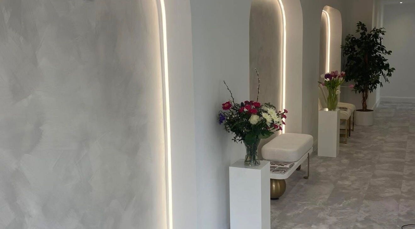 Elegant lounge at Figured It @ The Wellness Clinic, Willerby, England, GB with flowers and soft lighting.