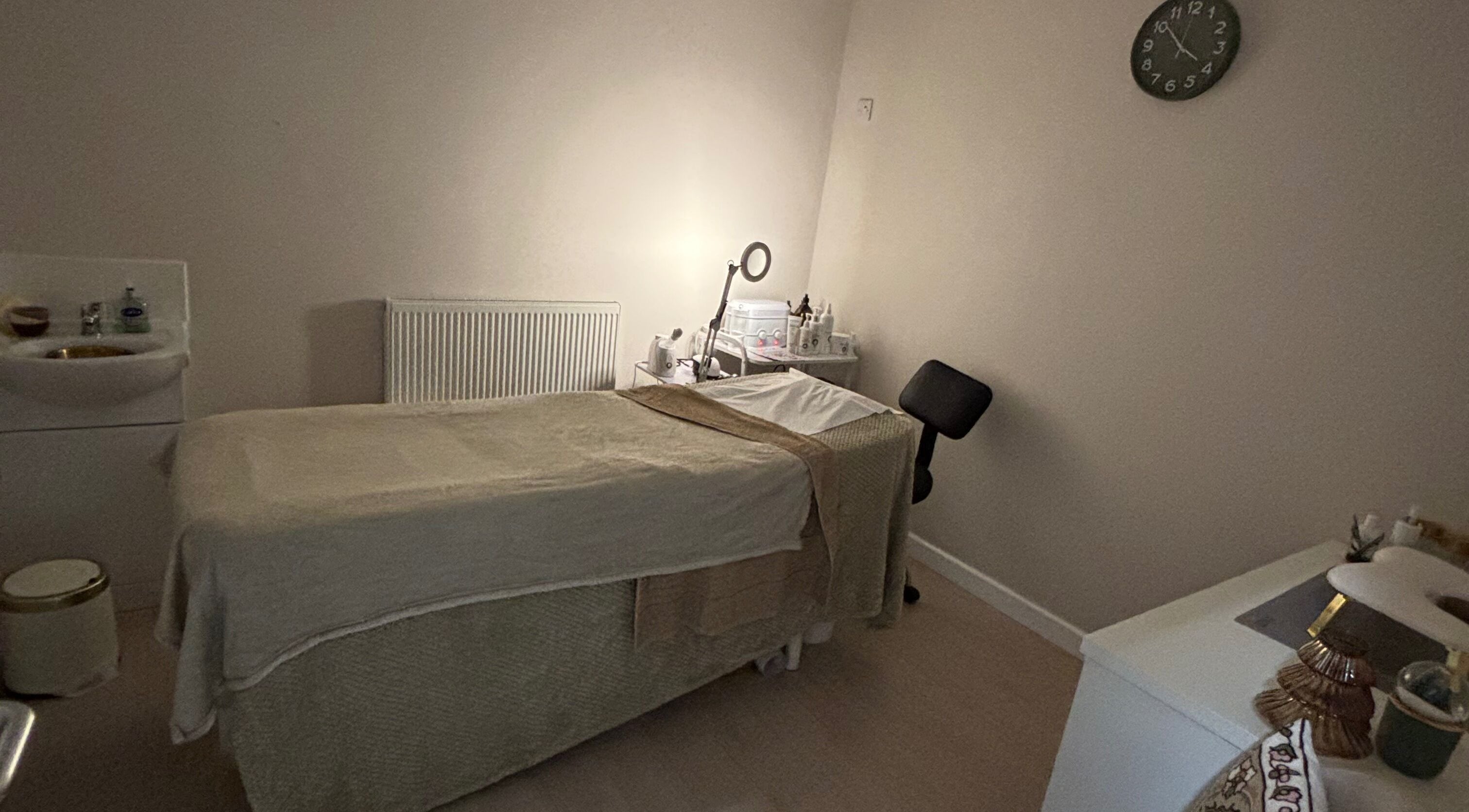 Cozy treatment room at Beauty By Tash in Andover, England, GB with relaxing ambiance.