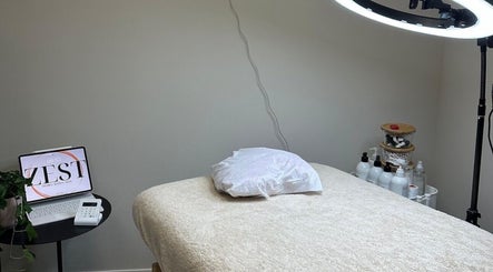 Serene wellness room at MSKN, Manchester, England, GB, with treatment bed and ambient lighting.
