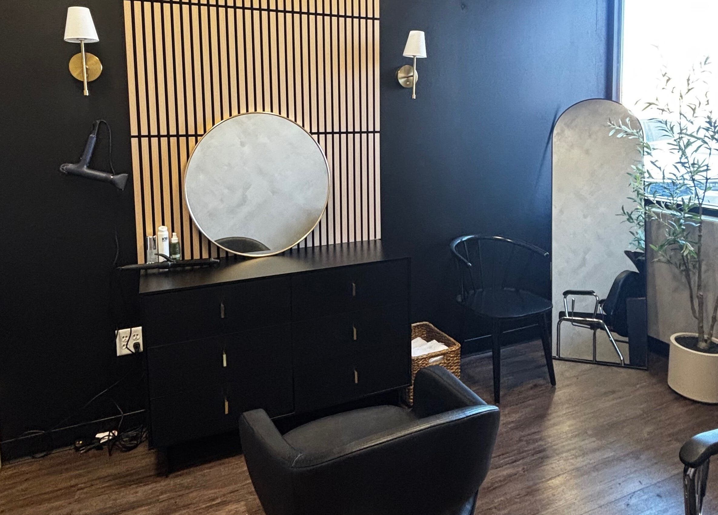 Elegant salon interior at Bianna Stylez, Draper, Utah, US with modern decor and stylish equipment.
