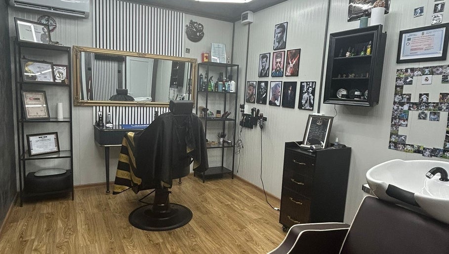Interior Barber shop 💈DyBalaur💈, Măgurele, Județul Ilfov, RO, cu decor rafinat și atmosferă primitoare.