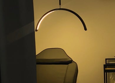 Затишний куточок в Yana Herychová Brow & Lash, Hlavní Město Praha, CZ з м'яким освітленням.