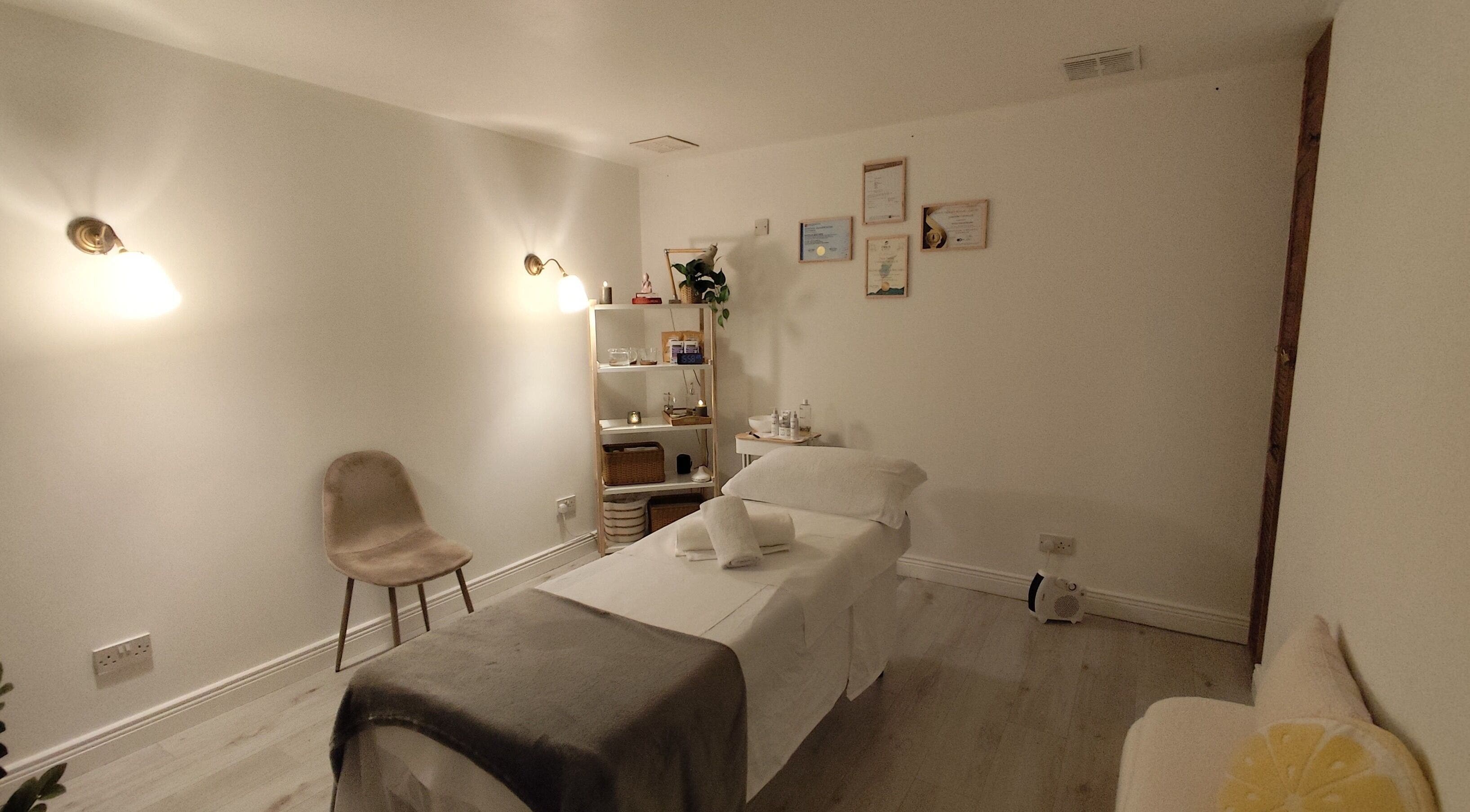 Serene therapy room at Sankalpa Therapies by Natalia Biscaro, Dublin, Condado De Dublin, IE for relaxation.