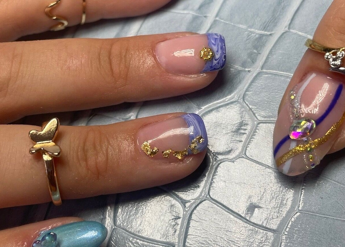 Designs ongulaires artistiques et luxueux chez Nails by Lucile, Cruzilles-lès-Mépillat, Auvergne-Rhône-Alpes, FR.