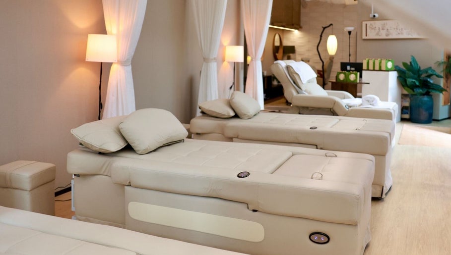Relaxing spa beds at Chanle Wellness Service in London, England, GB, offering a tranquil experience.