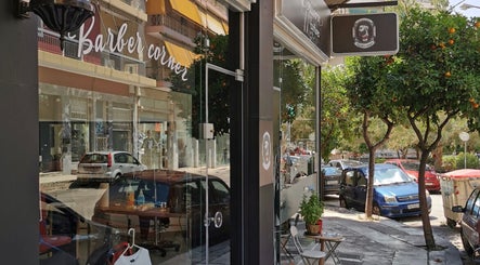 Η είσοδος του Barber Corner σε σικ δρόμο του Βύρωνα, GR.