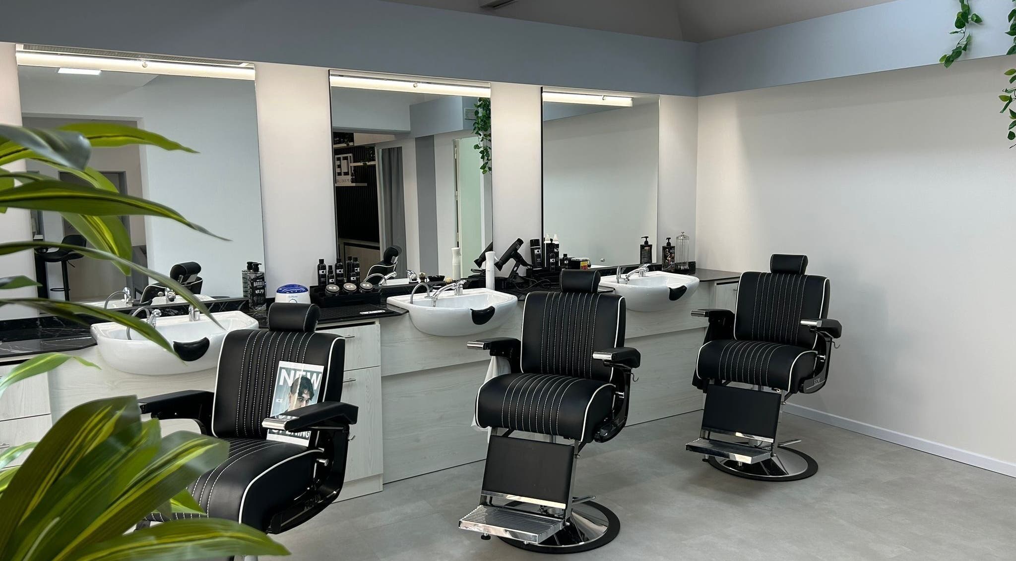 Sedia da barbiere elegante presso ICE Hair Man Lab, Senigallia, Marche, IT.