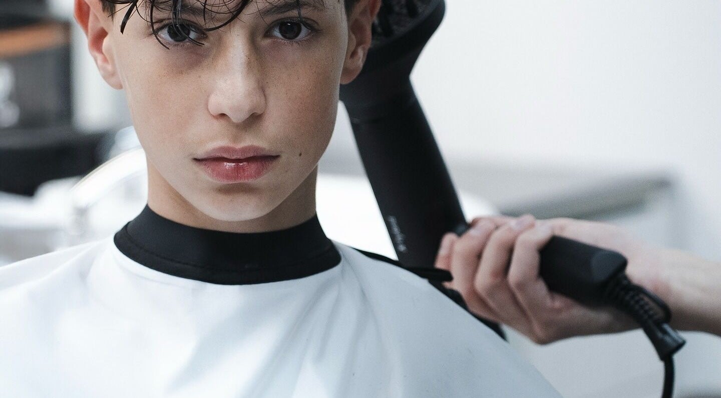 Taglio di capelli moderno presso ICE Hair Man Lab, Senigallia, Marche, IT.