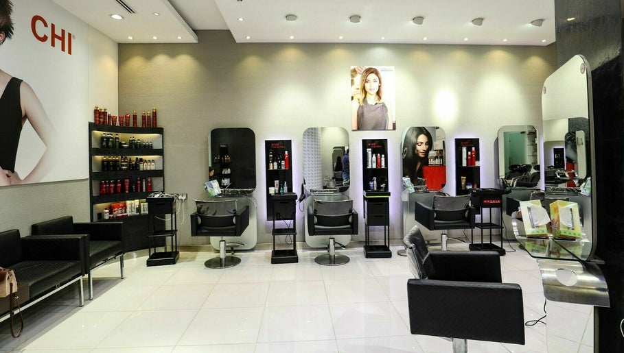 Hair Factory Ladies Salon afbeelding 1