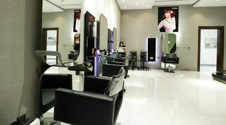 Hair Factory Ladies Salon Bild 2