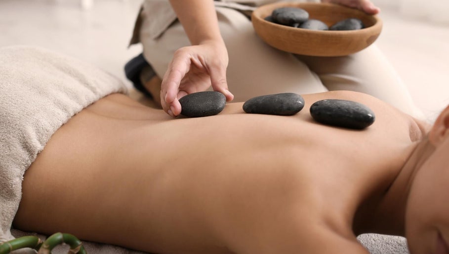 Terapia de piedras calientes en Vicky Spa, Ñuñoa, Región Metropolitana, CL.